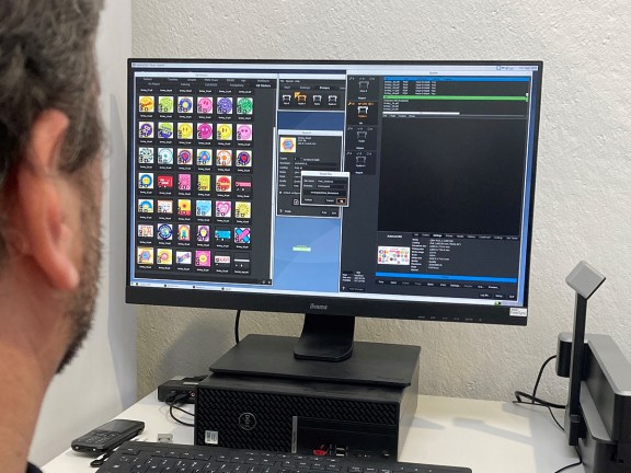 Kongsberg has integrated CalderaRIP’s GrandCutServer software with its iPC (i-cut Production Console) to support the JDF export and QR code functionality and simplify file prep
