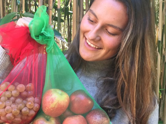 The New Zealand Ministry for the Environment has removed plastic fresh produce bags or non-home compostable produce labels from supermarkets