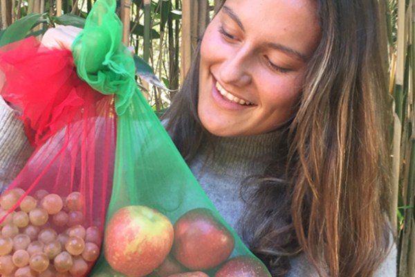 The New Zealand Ministry for the Environment has removed plastic fresh produce bags or non-home compostable produce labels from supermarkets